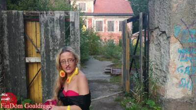 Blowing Balloons Near Old Manor In Big Eye Glasses - Sex Movies Featuring Findom Goaldigger on vidfreenow.com