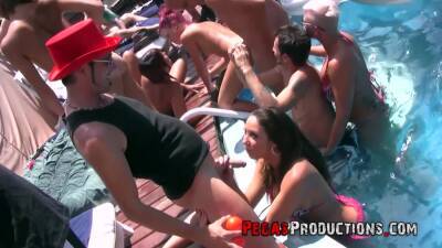 Hoge-ass Poolparty Orgy From The Before Times - France on vidfreenow.com