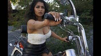 Sexy Bhabi gets naked on Bike - Maya on vidfreenow.com