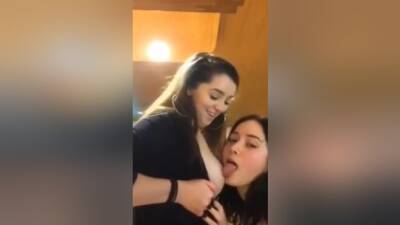 Kissing Each Others Tits on vidfreenow.com