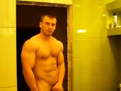 RUSSIAN BODYBUILDER STRIP AND CUM - Russia on vidfreenow.com