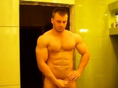 RUSSIAN BODYBUILDER STRIP AND CUM - Russia on vidfreenow.com