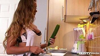 Busty seduction in kitchen makes Amanda Rendall fill her pink with veggies on vidfreenow.com