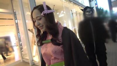 渋谷ハロウィンに現れた鬼滅コスの美少女をナンパGET - Japan on vidfreenow.com