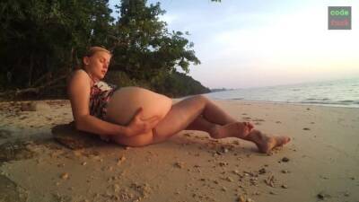 Sexe Sur La Plage Avec Une Jeune Blonde on vidfreenow.com