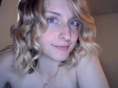 Blonde solo jerking off on vidfreenow.com