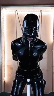 Latex slut solo anal masturbation on vidfreenow.com