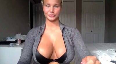 Athletic blonde showing her body and pussy to the camera - Usa on vidfreenow.com