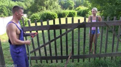 Skinny hon spreads wife for the neighbor in scenes of outdoor amateu on vidfreenow.com