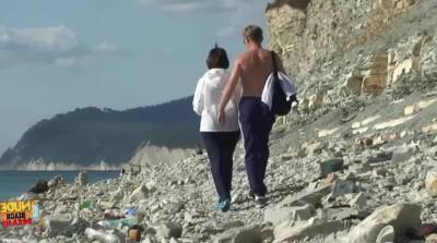 Russian couples sex at the real really hot beach - Russia on vidfreenow.com