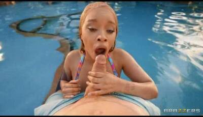 Black wife gets pounded by the pool on vidfreenow.com