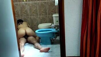 Latina en el baño del hotel de mexico - Mexico on vidfreenow.com