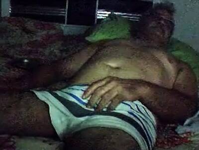 Str8 daddy stroke on bed on vidfreenow.com