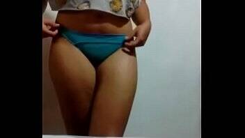 Puta venezolana probándose diferentes hilos y tangas on vidfreenow.com