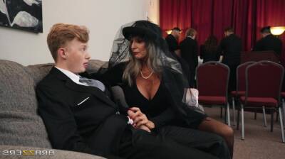 Widow pumps ginger inches into her mature cunt on vidfreenow.com