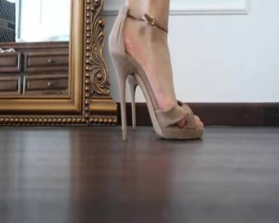 FEMDOM FEET IN HIGH HEELS on vidfreenow.com