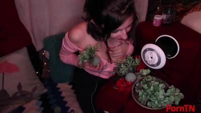 Aftynrose Asmr - Making A Mistletoe And Kissing Underneath It on vidfreenow.com