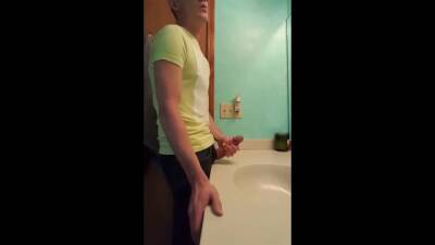 Straight hunk with fat dick jerks off in bathroom on vidfreenow.com