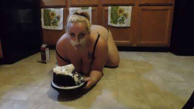 BBW messy cake stuffing on vidfreenow.com