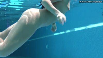 Jessica Lincoln In Cute Average Body Babe Jessica Swimming - Lincoln on vidfreenow.com