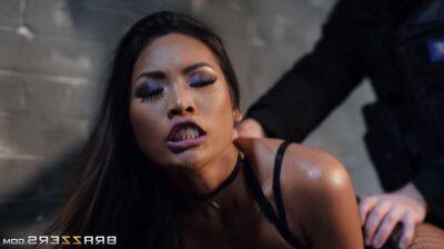 Asian beauty in fishnet tights gets properly fucked in the prison cell - Britain on vidfreenow.com