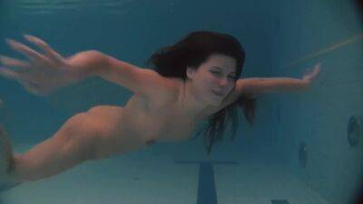 Babes swim and get naked underwater - Big ass - Russia on vidfreenow.com