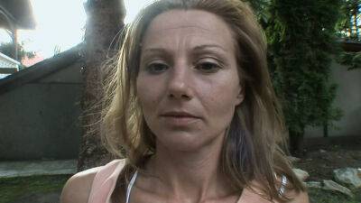 Notgeile Milf laesst sich im Freien vom gaertner ficken saugt Ihn leer on vidfreenow.com