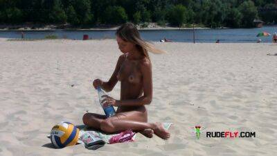 Voyeur catches multiple young nudist babes on a hidden camera on vidfreenow.com