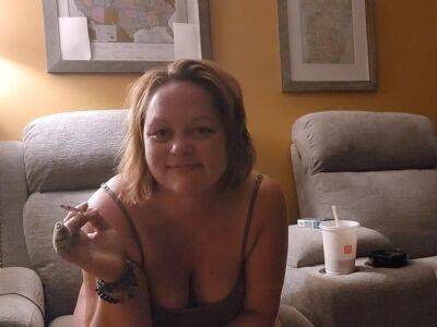 Mommy Is Ready To Relax And Smoke With You on vidfreenow.com