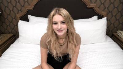 Watch this 19-yr-old blonde with a meaty cunt suck cock on vidfreenow.com