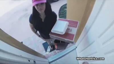 Pizza delivery chick makes some extra for cash on vidfreenow.com