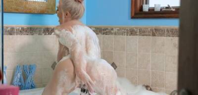 Room Stepsons Fucking His Big Tits Blonde Stepmom In The Shower on vidfreenow.com