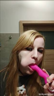 Saliva And Mouth Play - Kinky Amy on vidfreenow.com