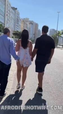 Married hotwife wife meeting strangers on the beach - Ass licking on vidfreenow.com