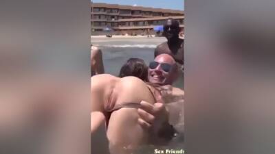 Dude Just Getting Blowed In The Ocean on vidfreenow.com