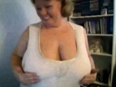 Mature Nancy playing with her boobs on webcam on vidfreenow.com