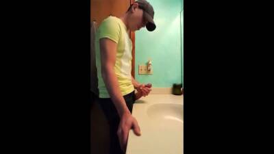 Straight hunk with fat dick jerks off in bathroom on vidfreenow.com