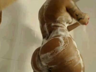 Big Booty Girl In The Shower on vidfreenow.com