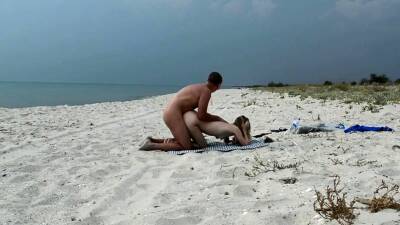 Real public beach fun on vidfreenow.com