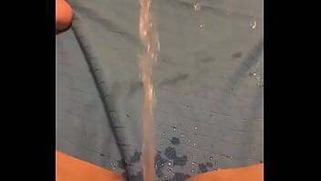 Pissing all over on vidfreenow.com