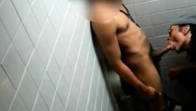 Black fucking in the bathroom on vidfreenow.com