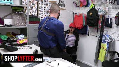 Bold Babe Let Security Officer Fuck Her To Amend For All Her Wrongdoings - Usa on vidfreenow.com