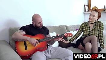 Polskie porno - Nauka gry na gitarze on vidfreenow.com