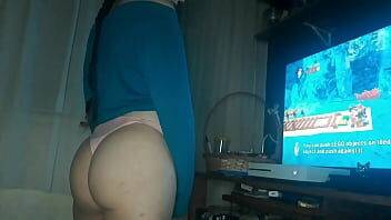 Gamer girl Playing with me on vidfreenow.com