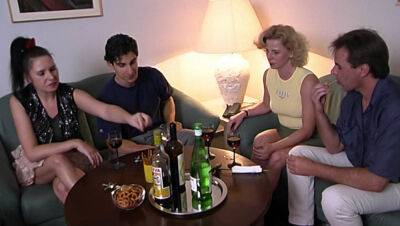 Paar Abend geht schief - Rudelbumsen in Berliner Wohnung - Germany on vidfreenow.com