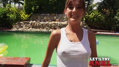 Hottie in Wet T-Shirt on vidfreenow.com