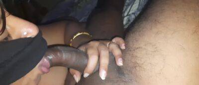 Mallurealcouple Wife Enjoys Fingering In Pussy And Anal on vidfreenow.com