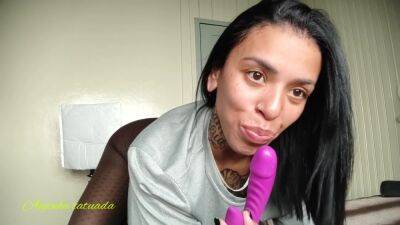 Joi-anja Puta Mandona Pedindo Gozada Na Boca Usando Brinquedinho Com Contagem Regressiva on vidfreenow.com