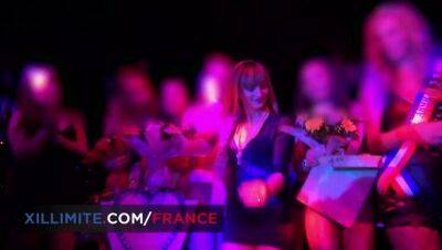 Amateurs in a swinger club - France on vidfreenow.com