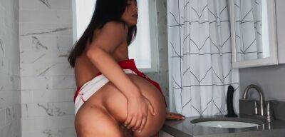 Huge Butt And Long Haired Hourglass Body Latina Teen Masturbates For You! on vidfreenow.com